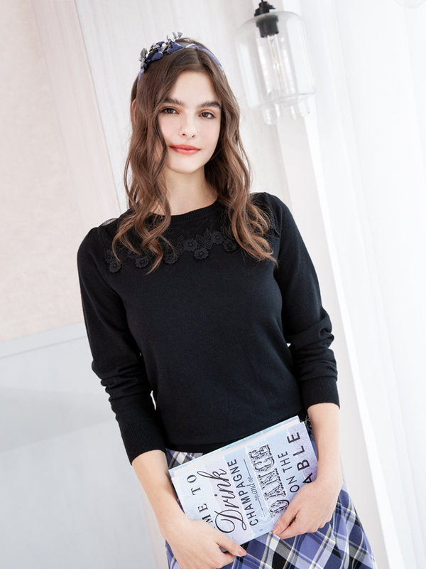 前領剪接繡花針織上衣